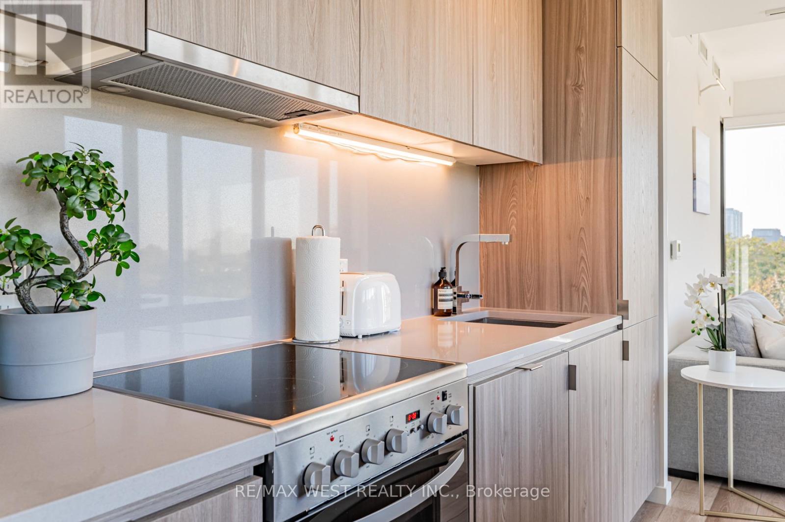 524 - 7 Smith Crescent, Toronto (Stonegate-Queensway), Ontario  M8Z 0G3 - Photo 9 - W12133886