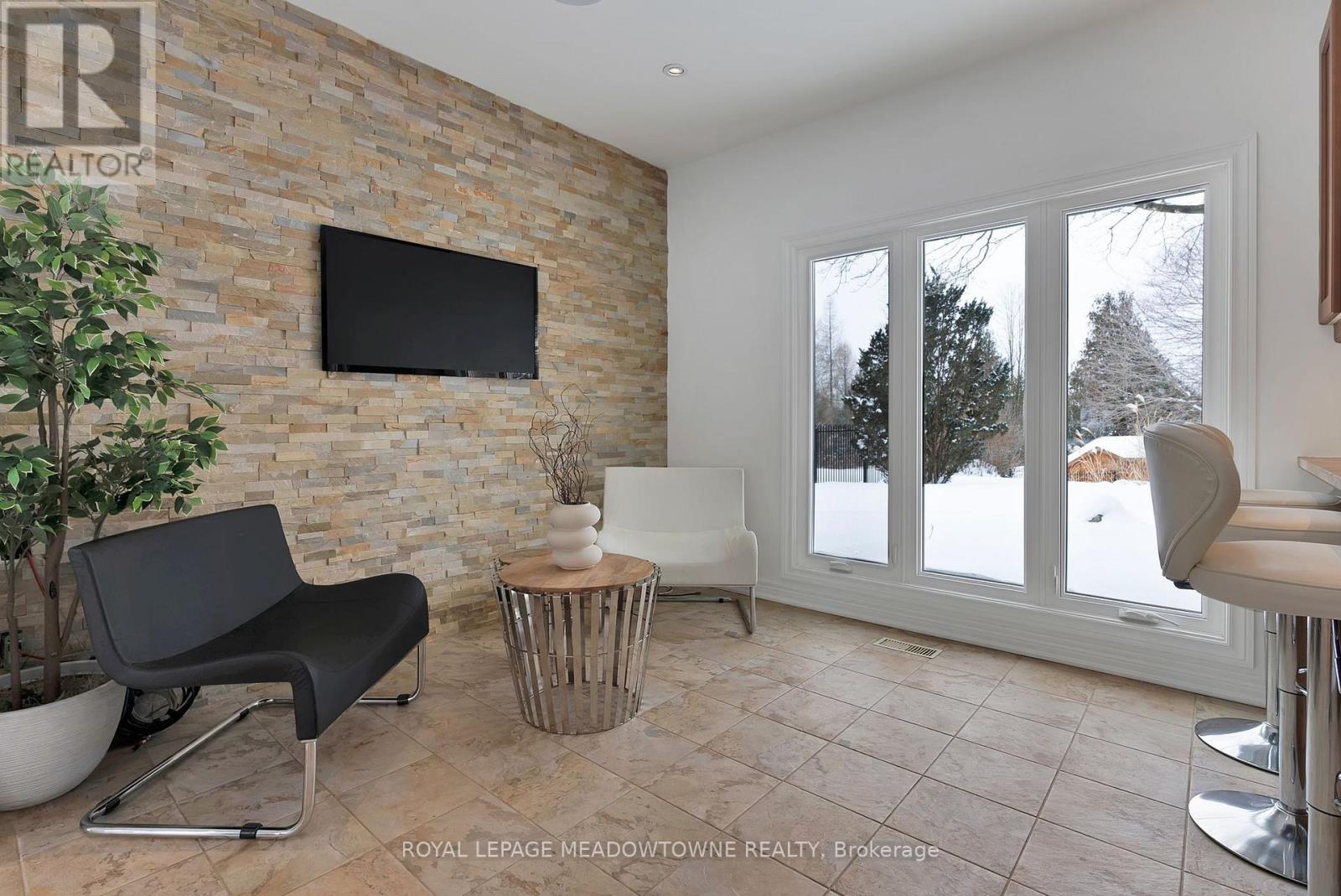 19 Steele Home Court, Caledon, Ontario  L7E 0B1 - Photo 7 - W12133971