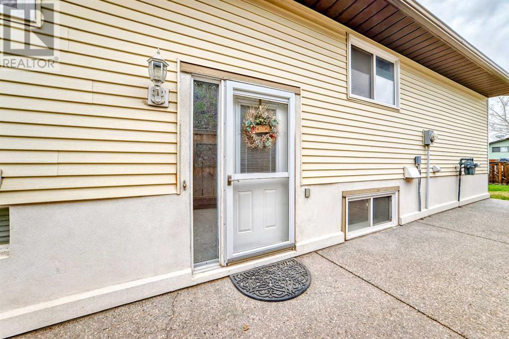 230 Jensen Drive Ne, Airdrie, Alberta  T4B 1P6 - Photo 2 - A2219045
