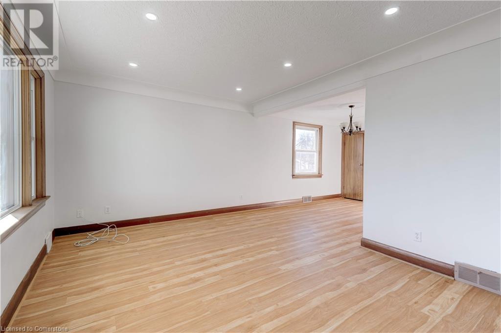 662 Harriet Street, Welland, Ontario  L3B 2J3 - Photo 3 - 40711961