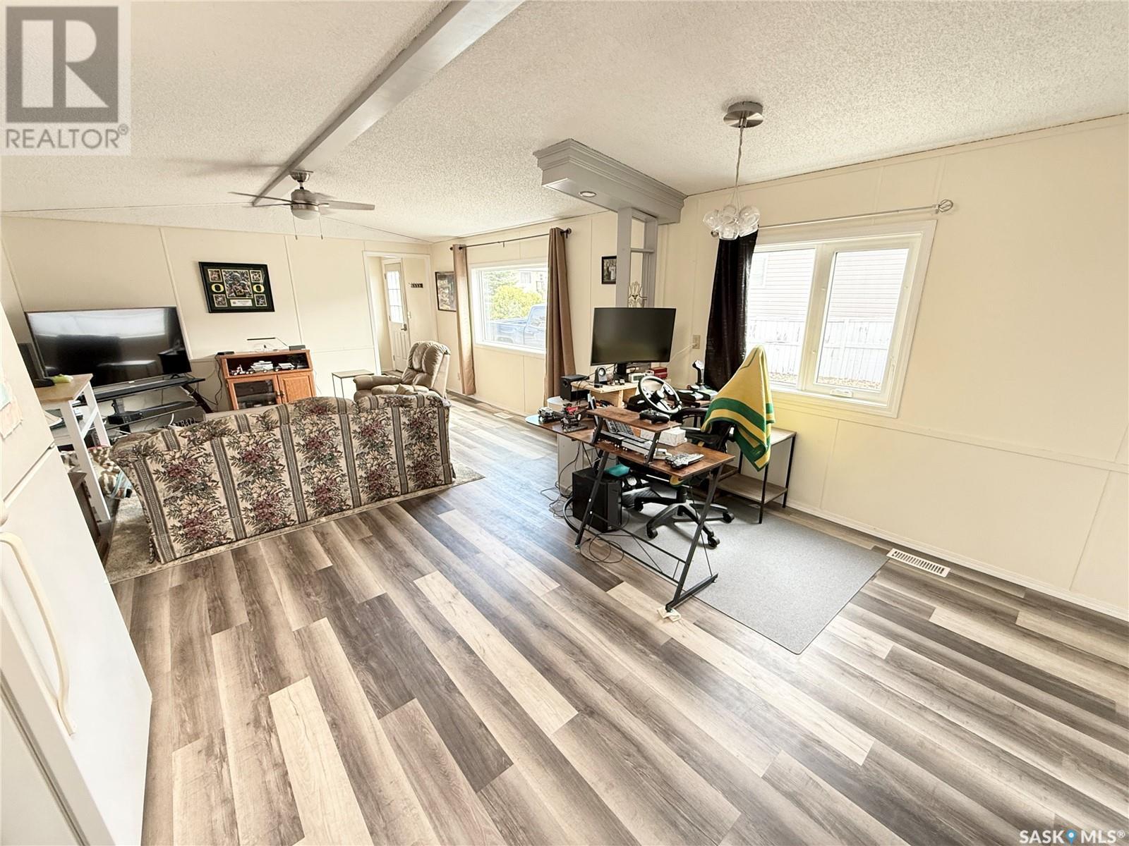 324 9th Avenue S, Weyburn, Saskatchewan  S4H 3L6 - Photo 15 - SK005030