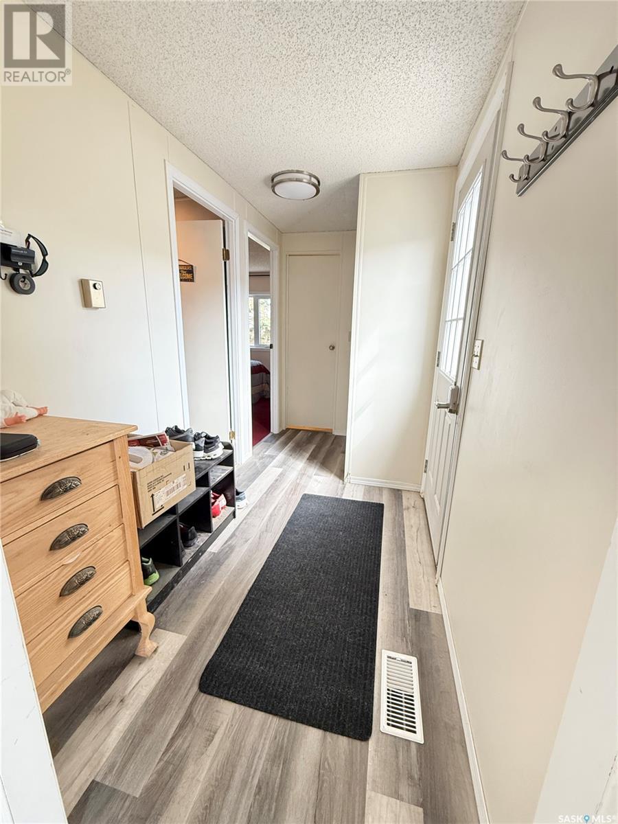 324 9th Avenue S, Weyburn, Saskatchewan  S4H 3L6 - Photo 8 - SK005030
