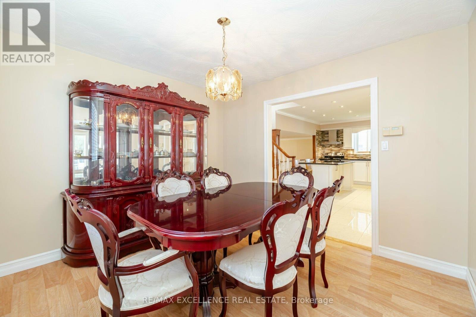 60 Indian Crescent, Hamilton, Ontario  L8V 4X5 - Photo 9 - X12133870