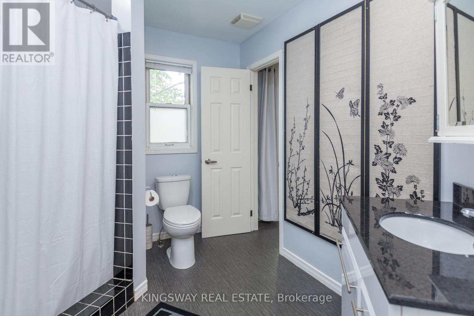 325 Balsam Chutes Road, Huntsville, Ontario  P0B 1L0 - Photo 17 - X12133881
