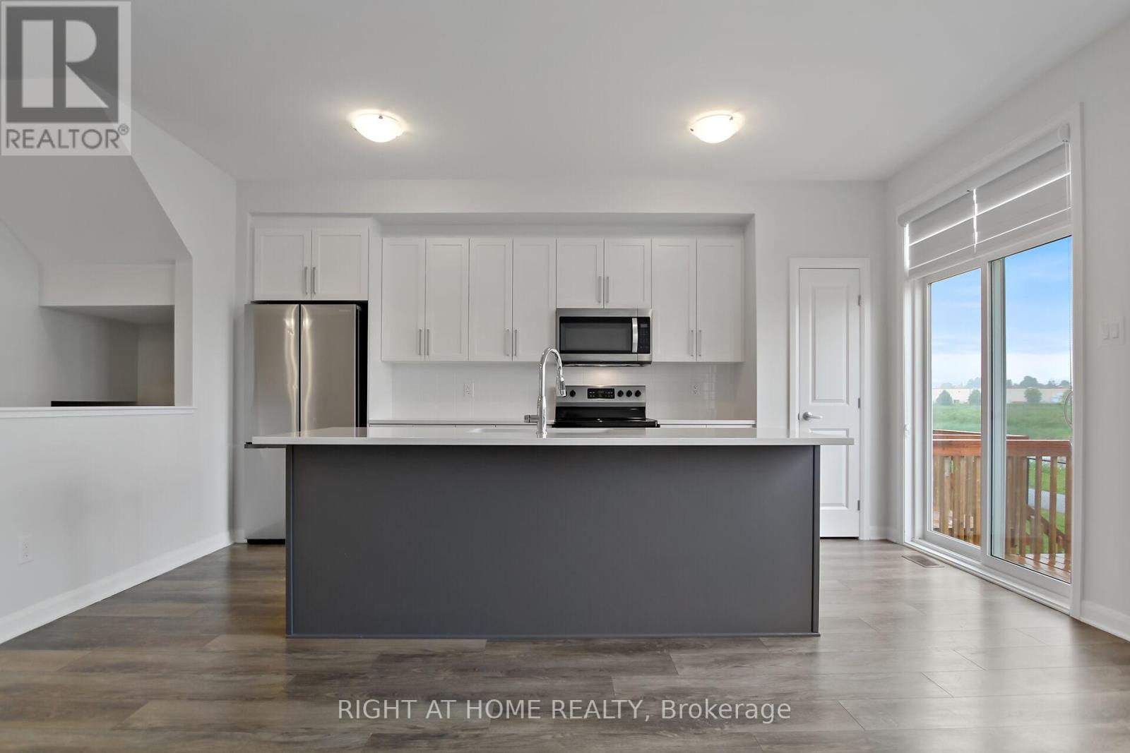 651 Hamsa Street, Ottawa, Ontario  K2J 0K6 - Photo 11 - X12134243