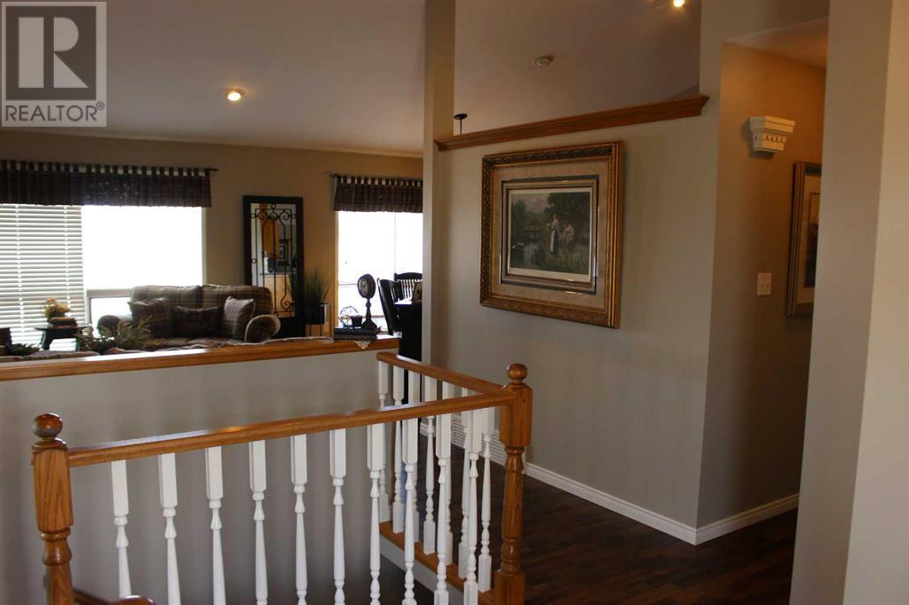 429 Maple Crescent, Picture Butte, Alberta  T0K 1V0 - Photo 4 - A2211598