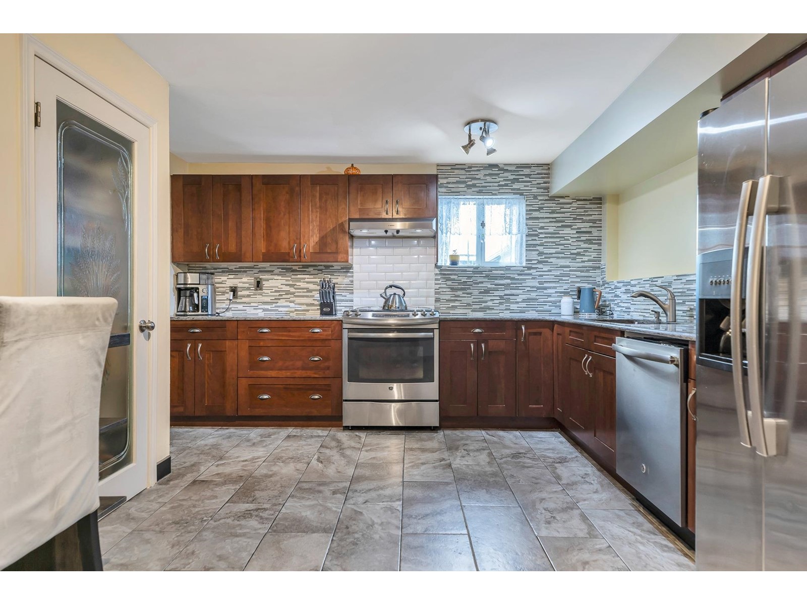 9450 Mcnaught Road, Chilliwack Proper East, Chilliwack, British Columbia  V2P 6E8 - Photo 5 - R3000009