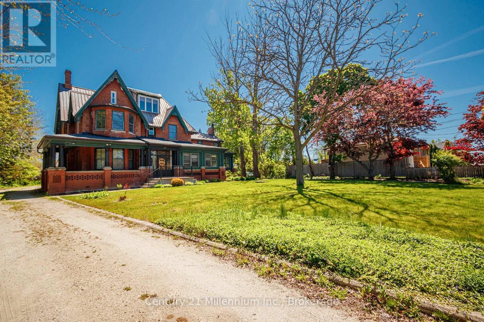 637 Hurontario Street, Collingwood, Ontario  L9Y 2N6 - Photo 3 - S12134241