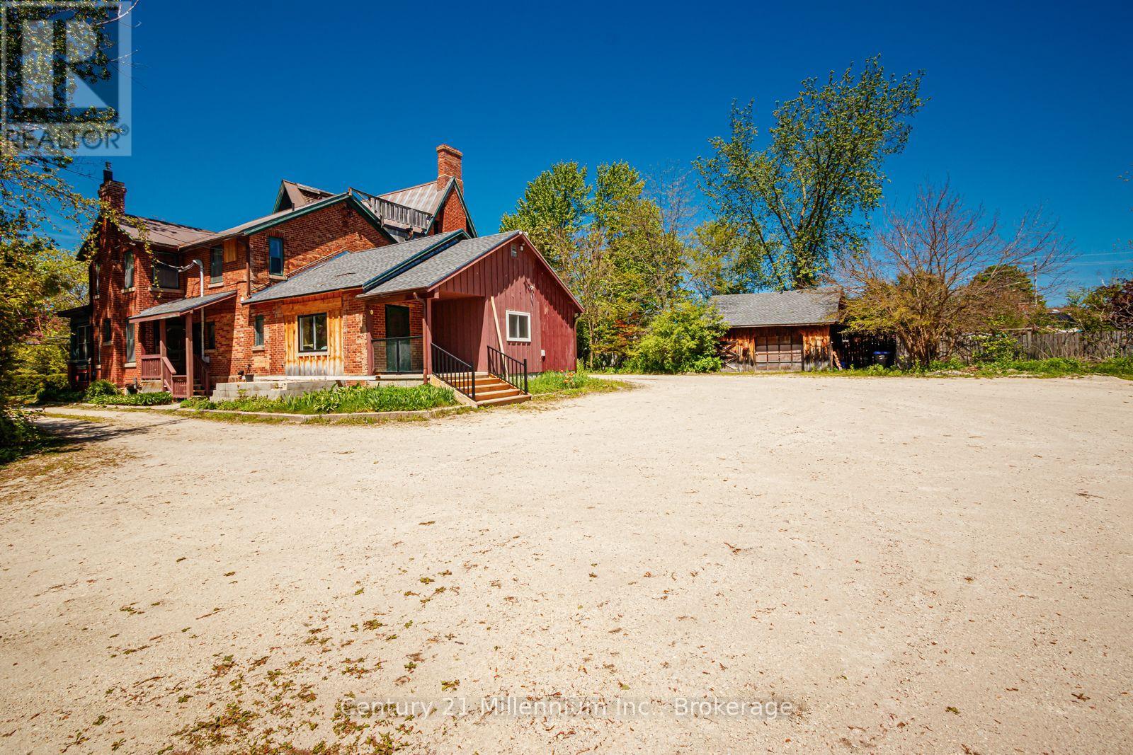 637 Hurontario Street, Collingwood, Ontario  L9Y 2N6 - Photo 4 - S12134241