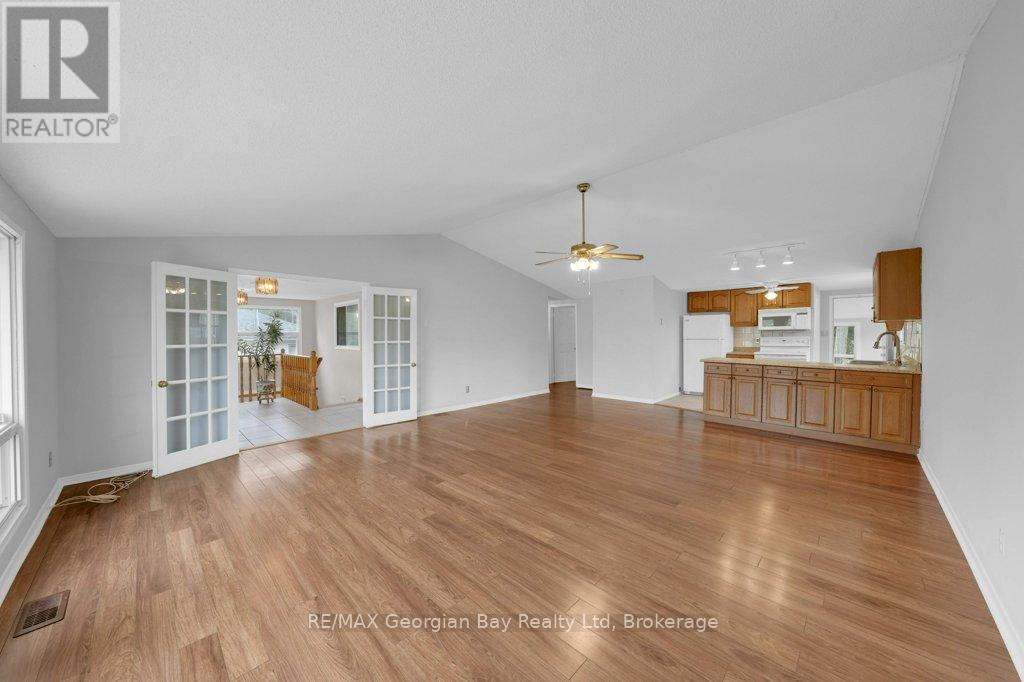 67 Roc Road, Tiny, Ontario  L0L 2J0 - Photo 12 - S12134248