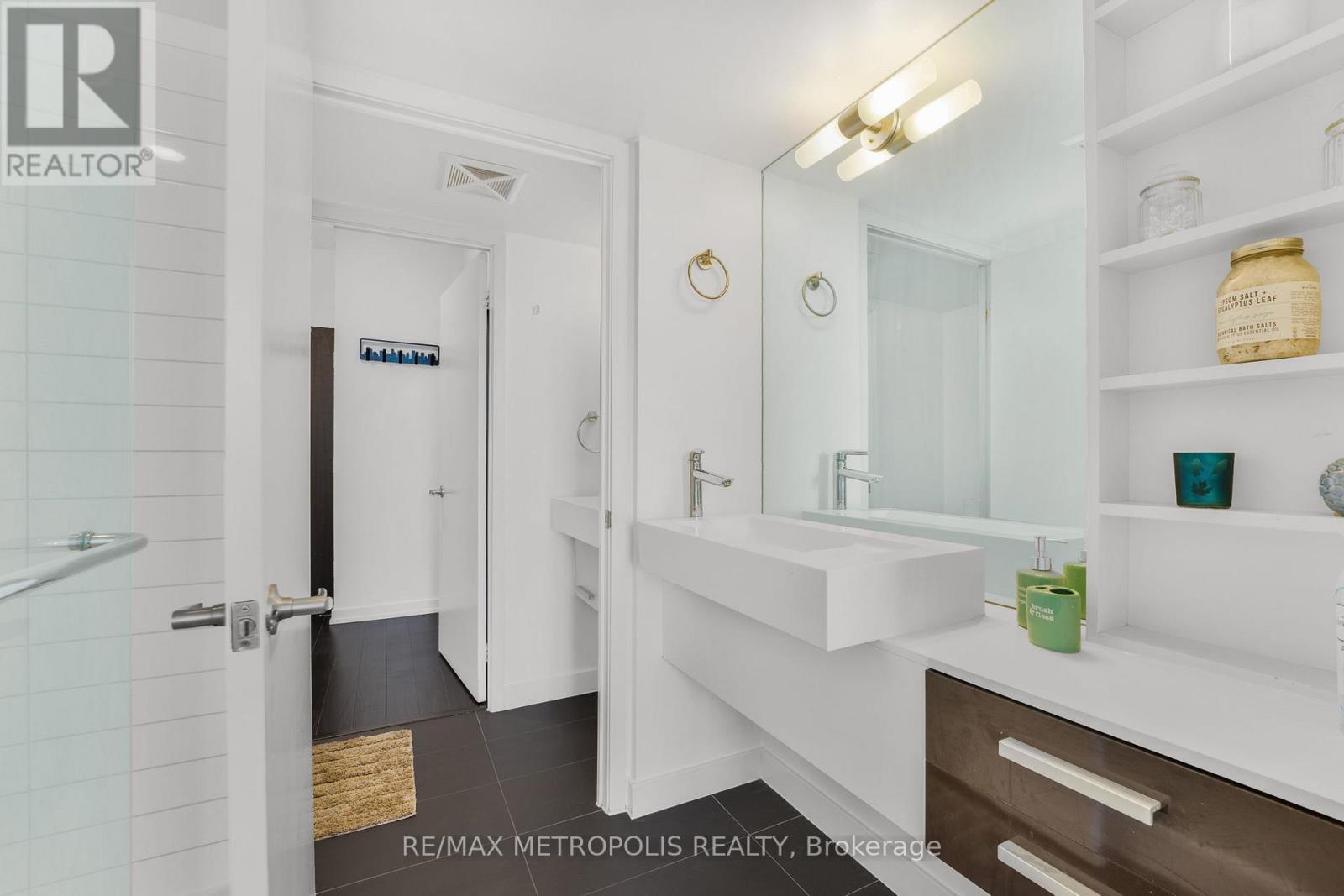 1909 - 38 Dan Leckie Way, Toronto, Ontario  M5V 2V6 - Photo 17 - C12132304