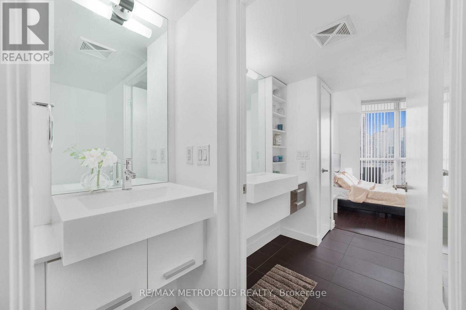 1909 - 38 Dan Leckie Way, Toronto, Ontario  M5V 2V6 - Photo 16 - C12132304