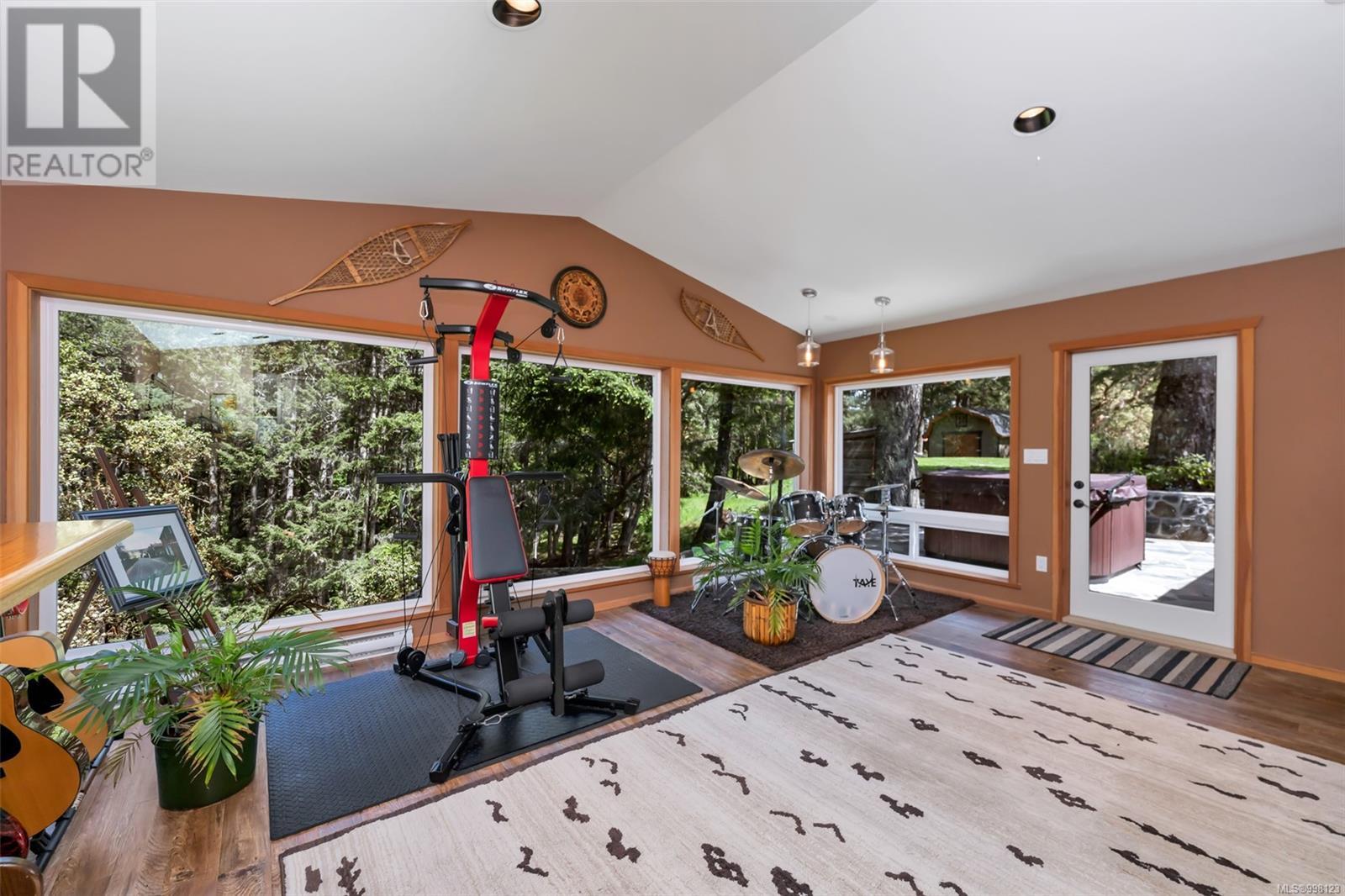 Property at 930 Clapham Dr image 2