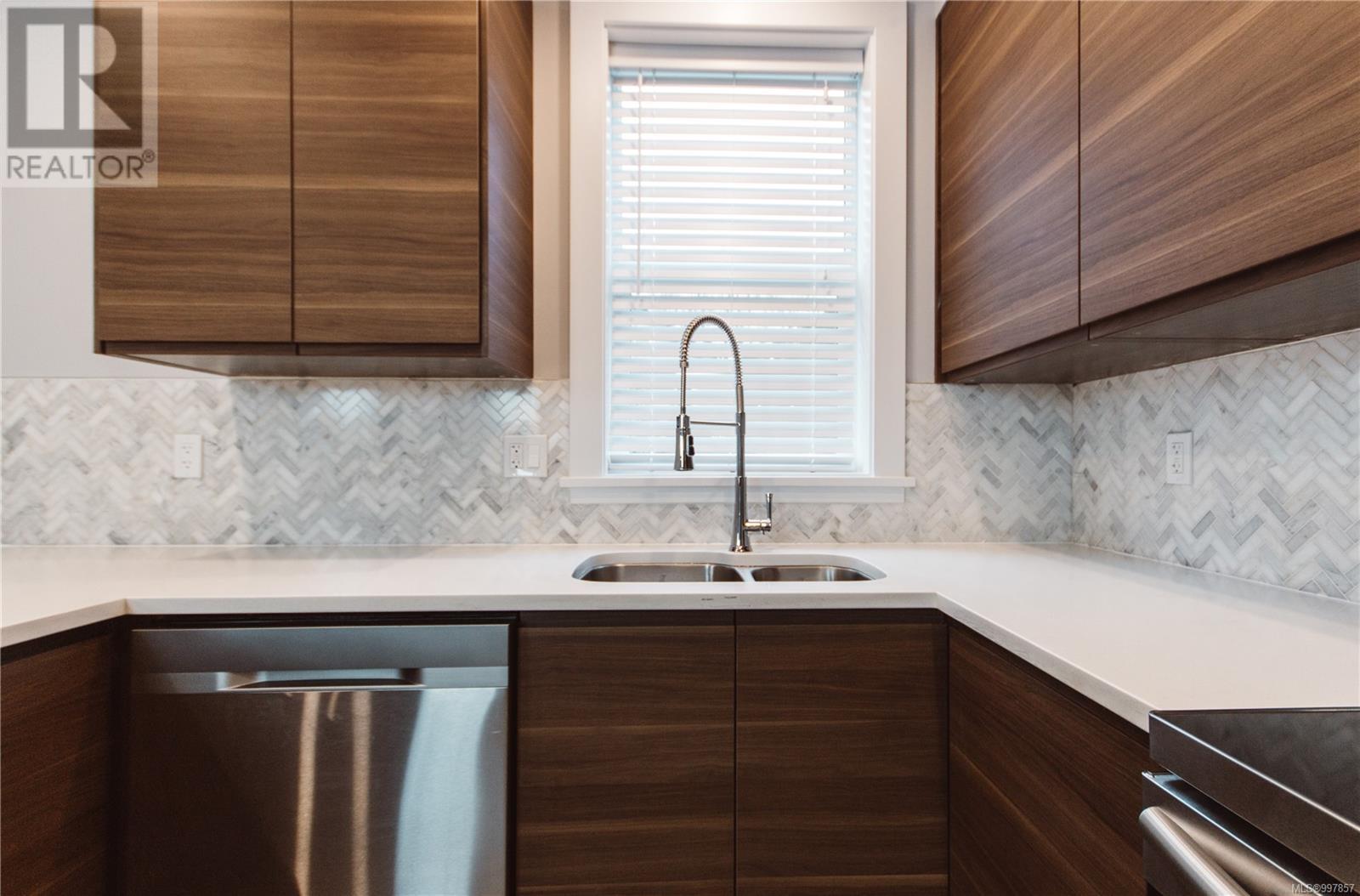 Property at 1612 Begbie St image 3