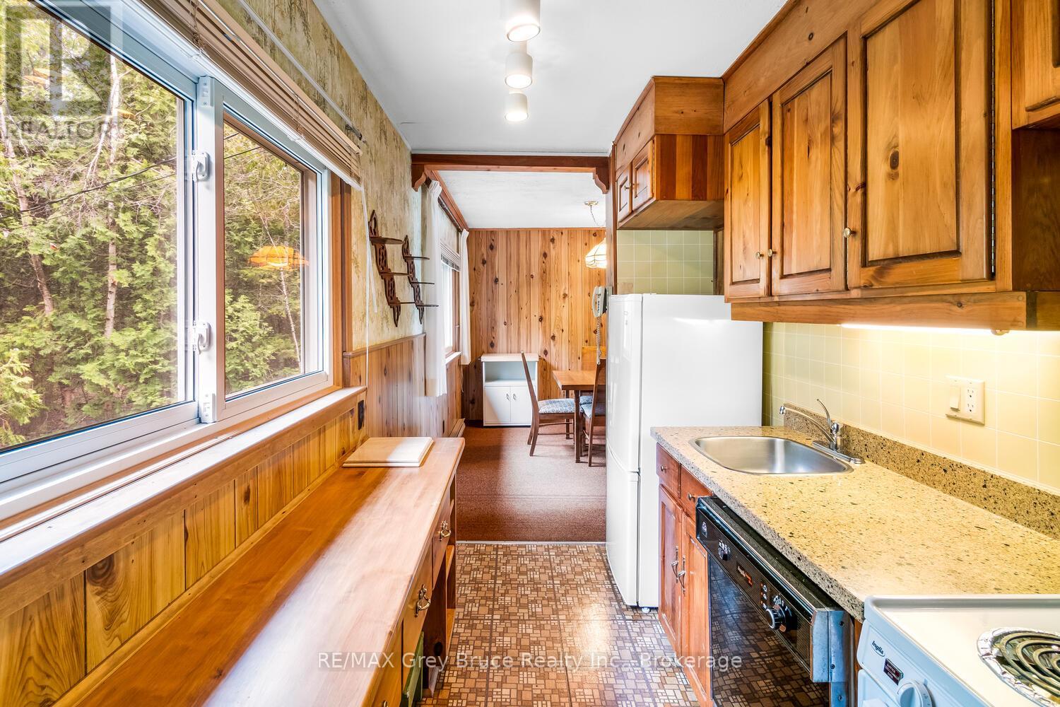 85 Grant Watson Drive, Northern Bruce Peninsula, Ontario  N0H 2R0 - Photo 17 - X12134202