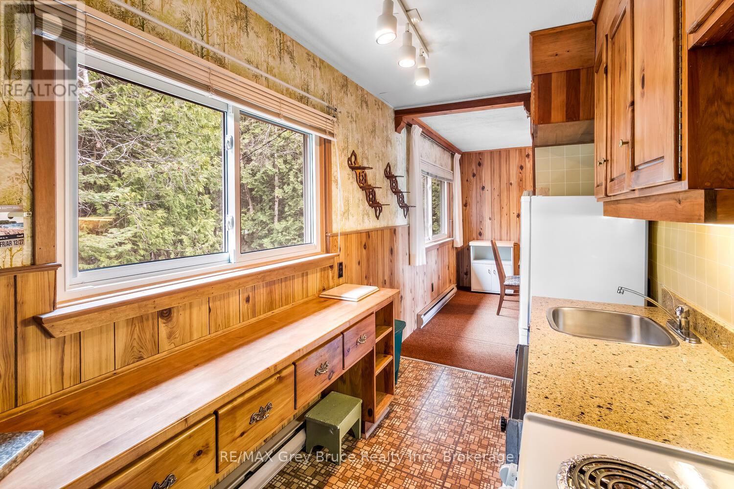 85 Grant Watson Drive, Northern Bruce Peninsula, Ontario  N0H 2R0 - Photo 18 - X12134202