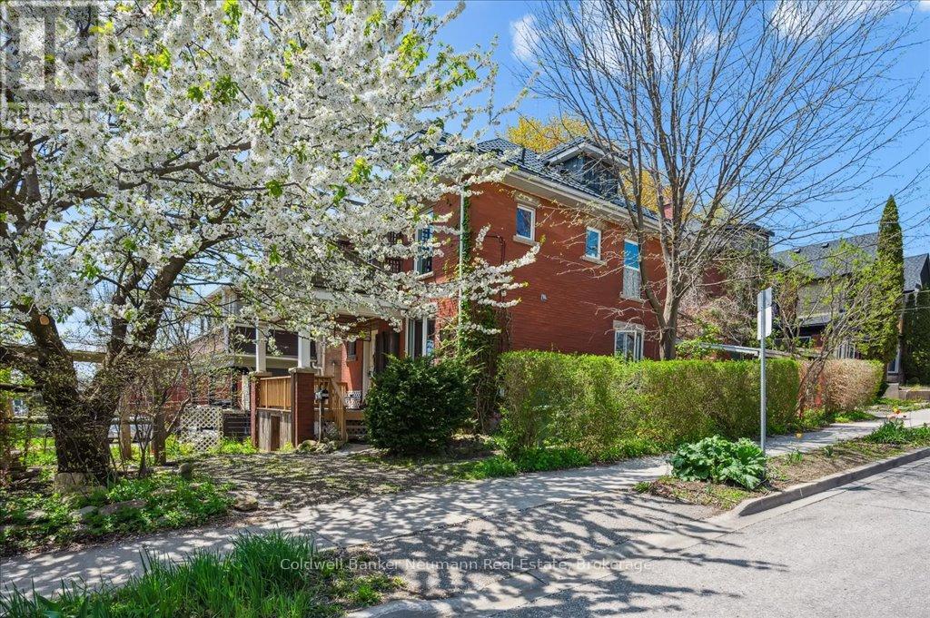 Property at 124 SURREY STREET E image 3