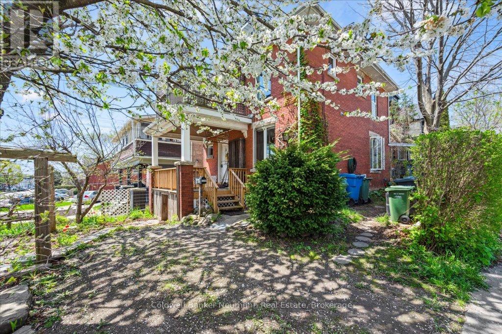 Property at 124 SURREY STREET E image 4