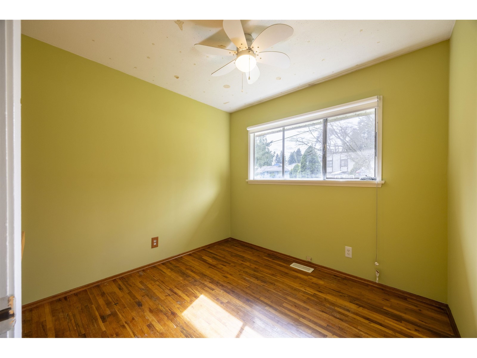 15523 105a Avenue, Surrey, British Columbia  V3R 1S7 - Photo 9 - R2999937
