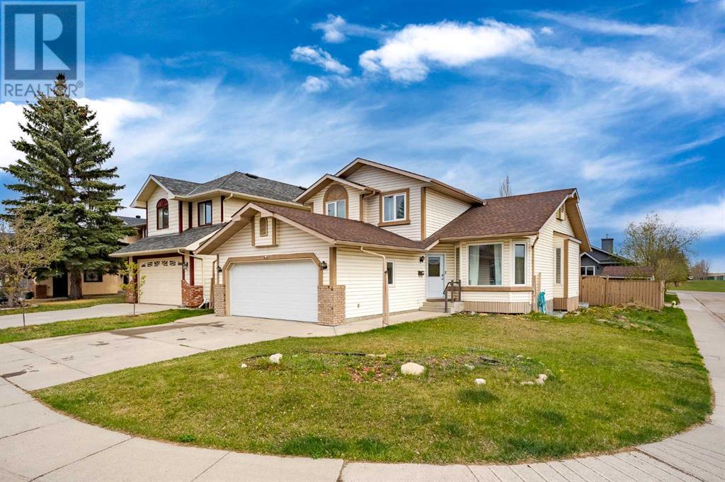 42 Sunvista Crescent Se, Calgary, Alberta  T2X 3G2 - Photo 2 - A2218685