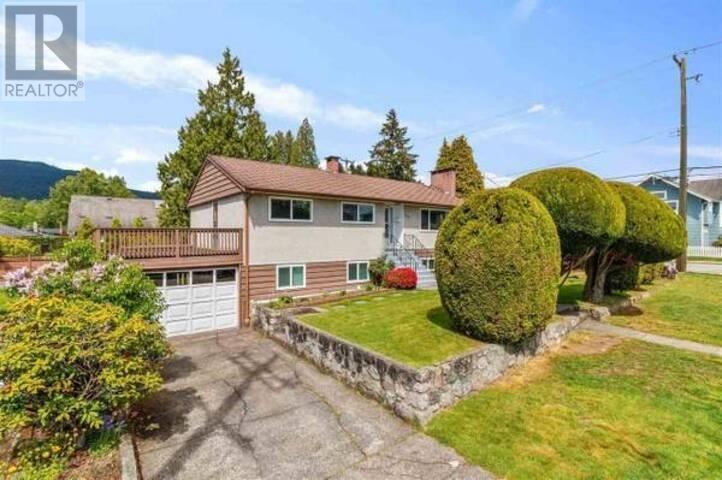 Property at 780 E 16TH STREET image 2