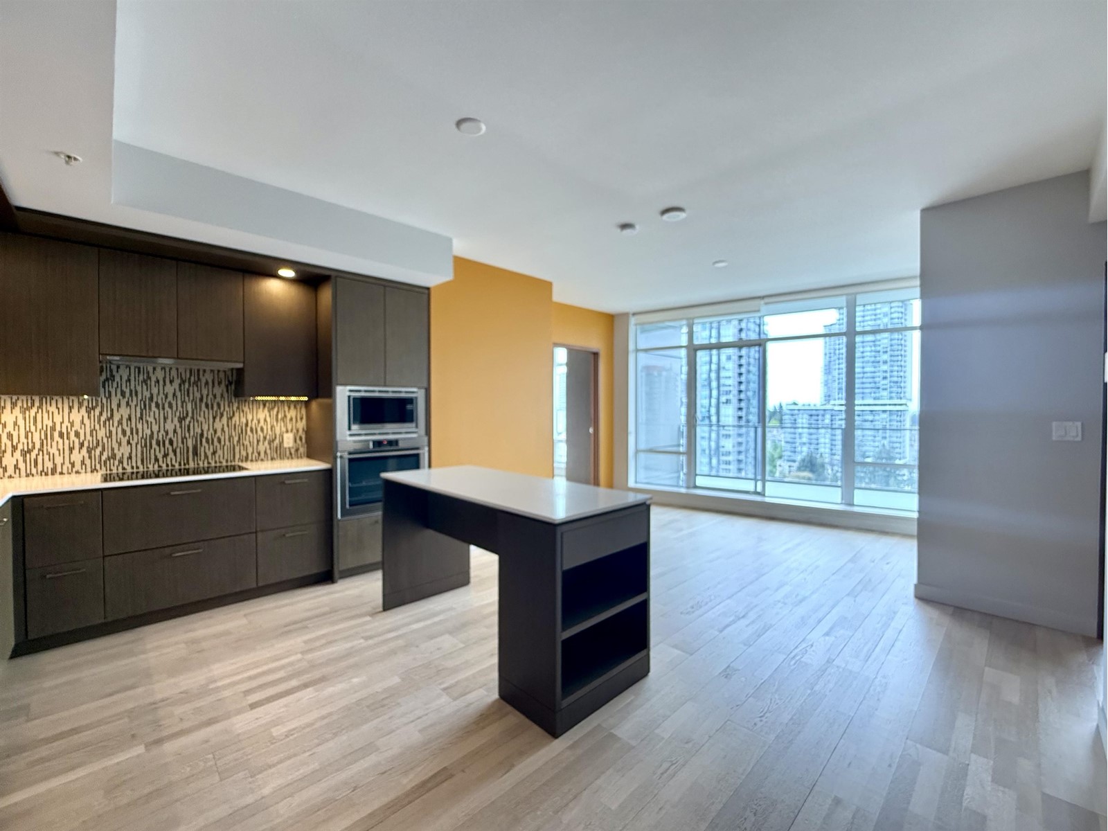 1606 13495 Central Avenue, Surrey, British Columbia V3T 0K2 - Photo 4 - R2989305