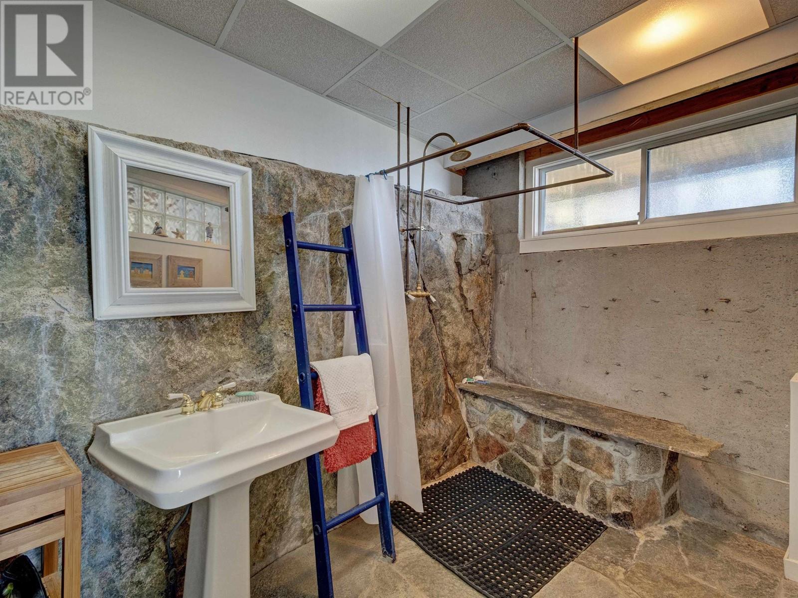 5297 Taylor Crescent, Halfmoon Bay, British Columbia  V7Z 1B5 - Photo 26 - R2994053