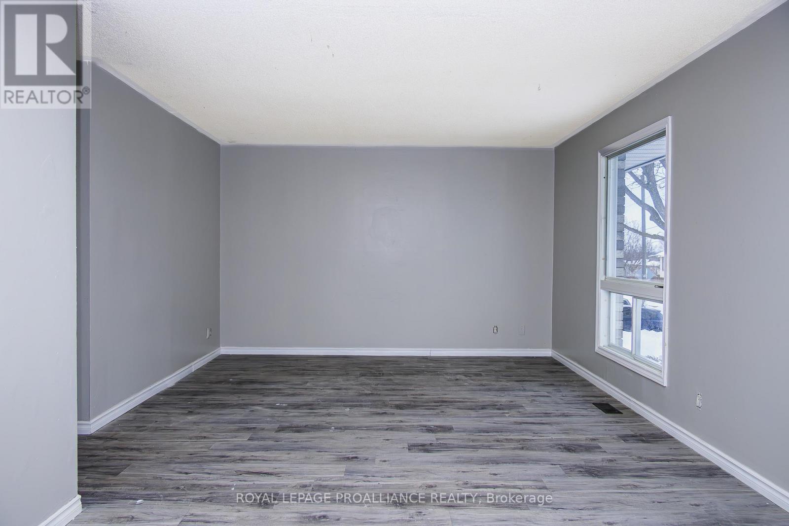 Property at 21 PEPPER AVENUE image 5
