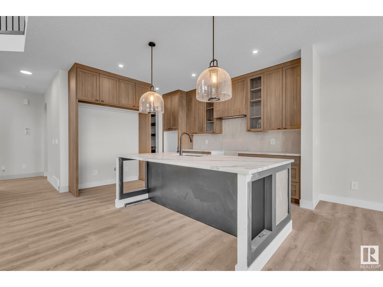Property at 7 HOLT CV image 3