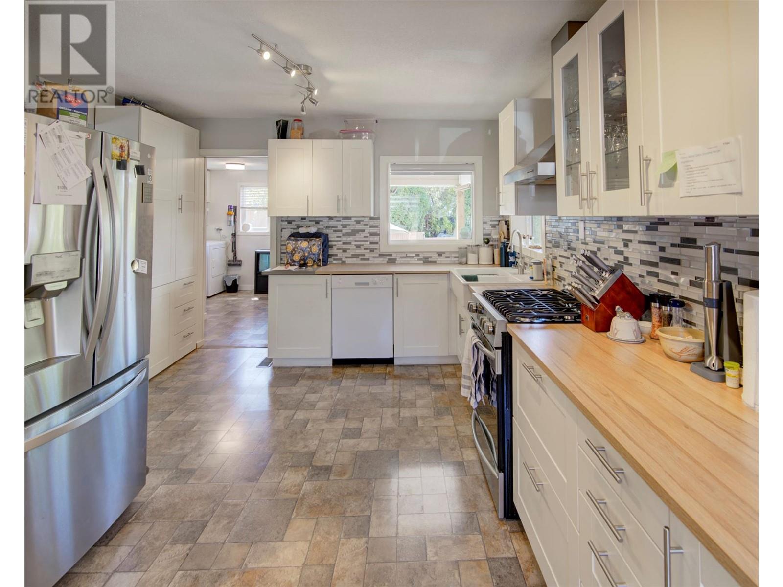7874 Pleasant Valley Road, Vernon, British Columbia  V1B 3R9 - Photo 15 - 10344650