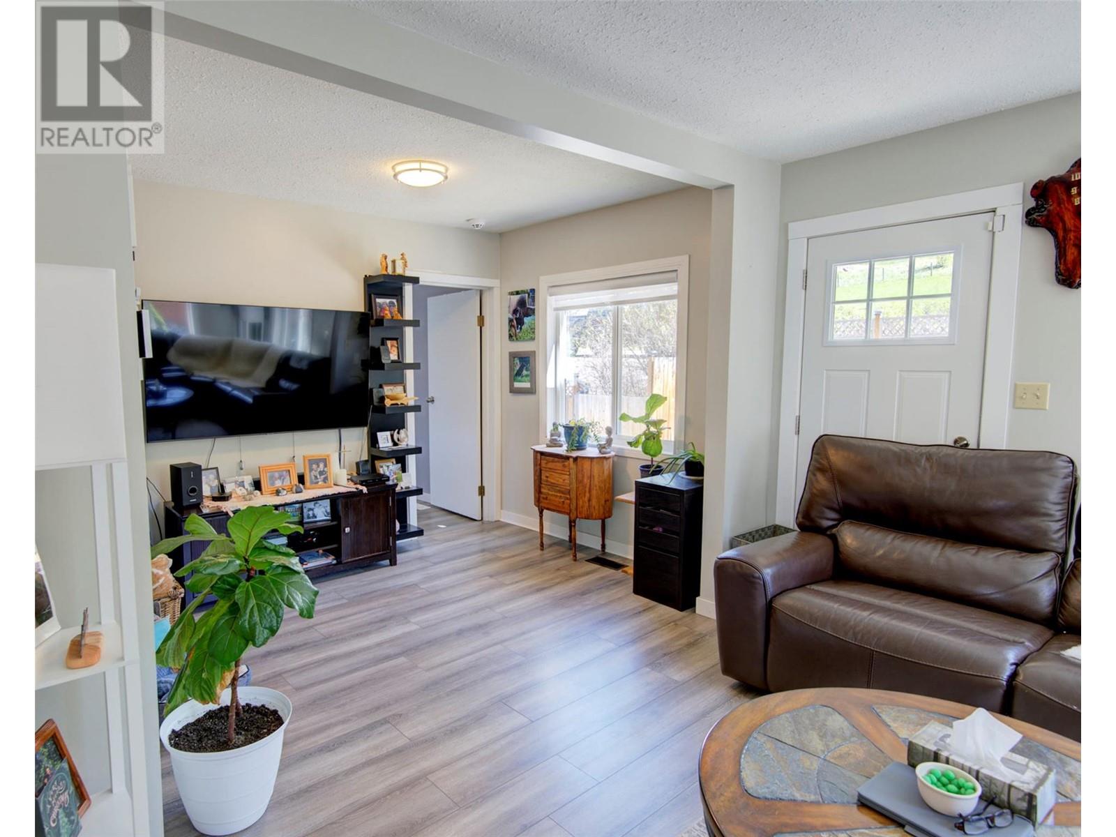 7874 Pleasant Valley Road, Vernon, British Columbia  V1B 3R9 - Photo 9 - 10344650