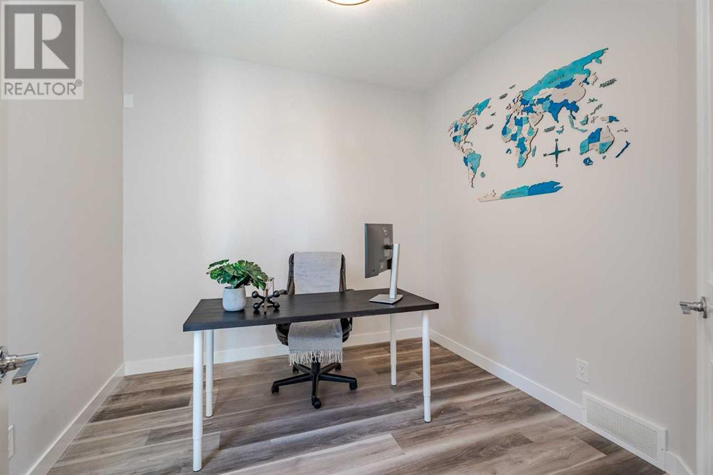 61 Kingsbury Close Se, Airdrie, Alberta  T4A 0R3 - Photo 3 - A2215920