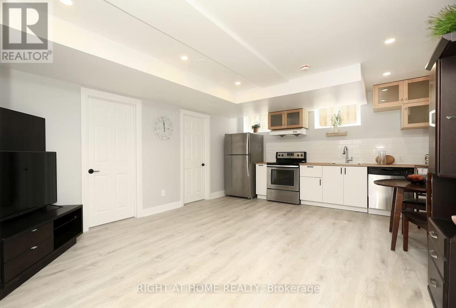 35 Woodward Avenue, Brampton, Ontario  L6V 1K2 - Photo 34 - W12126200