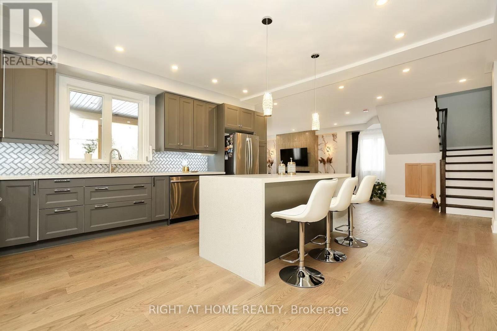 35 Woodward Avenue, Brampton, Ontario  L6V 1K2 - Photo 13 - W12126200