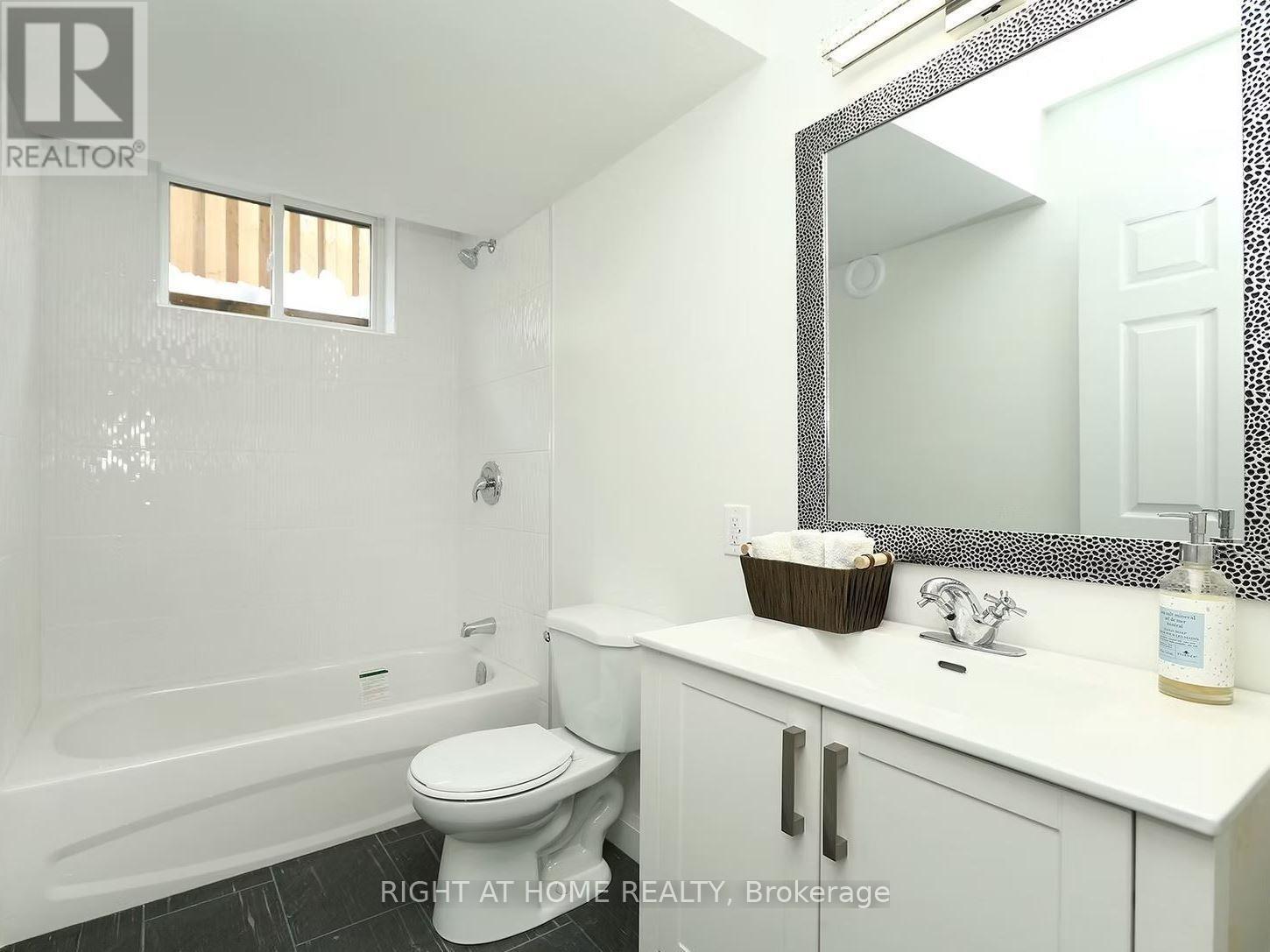 35 Woodward Avenue, Brampton, Ontario  L6V 1K2 - Photo 42 - W12126200