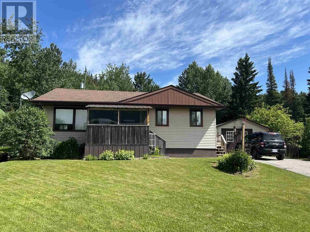 9 Swallow DR, Manitouwadge, Ontario