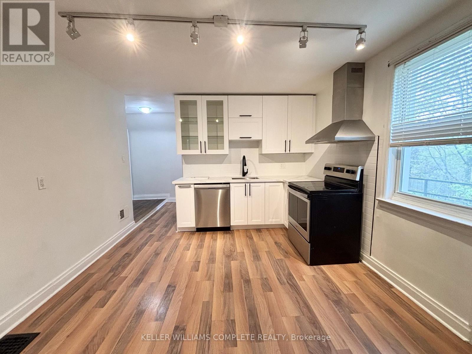 Upper - 17 Duff Street, Hamilton, Ontario  L9C 1A8 - Photo 18 - X12129974
