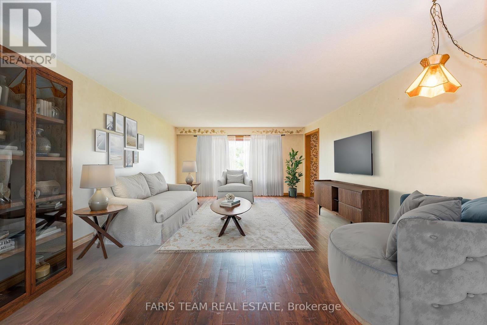 168 Lakeshore Road W, Oro-Medonte, Ontario  L0L 2E0 - Photo 6 - S12133105