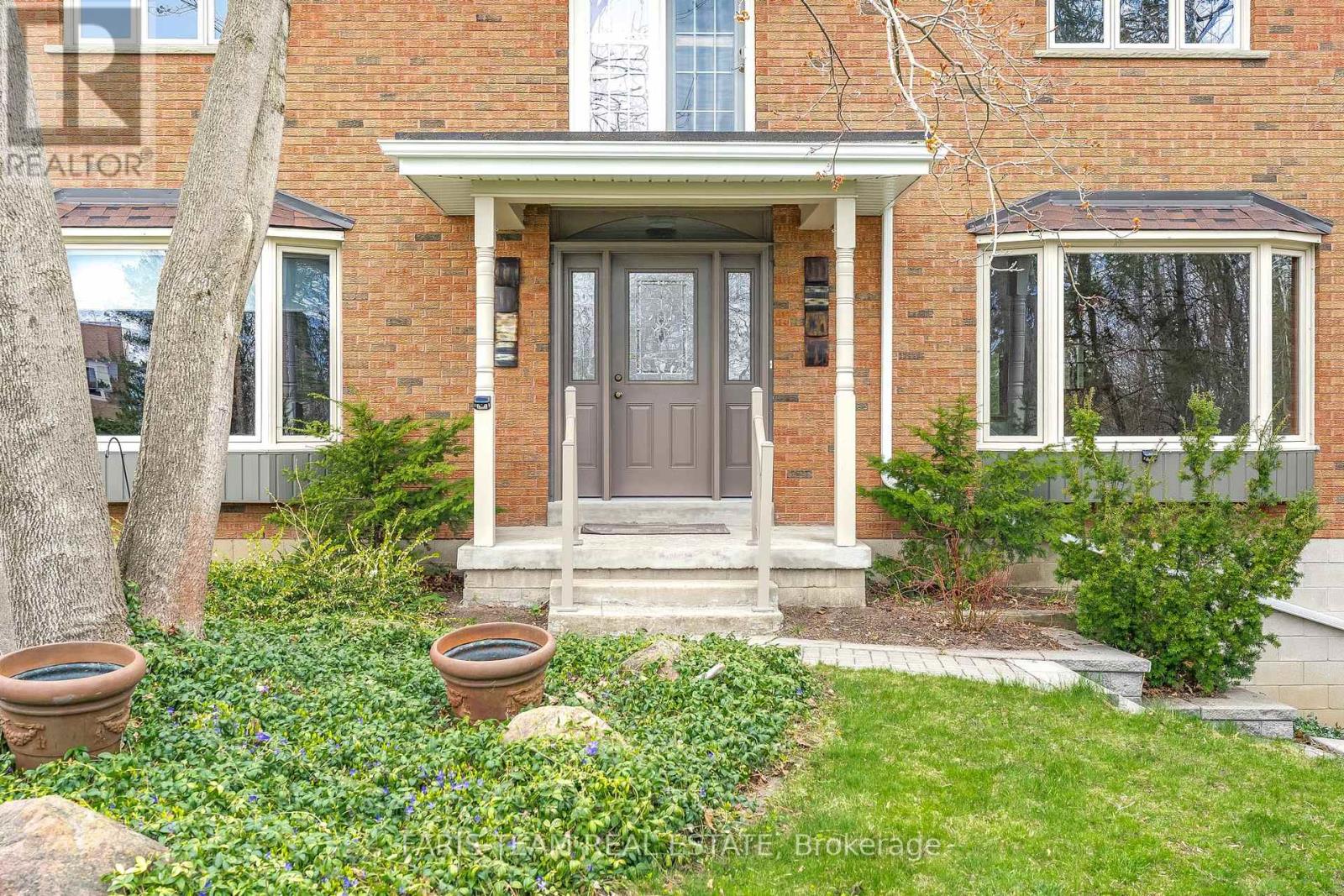 168 Lakeshore Road W, Oro-Medonte, Ontario  L0L 2E0 - Photo 2 - S12133105