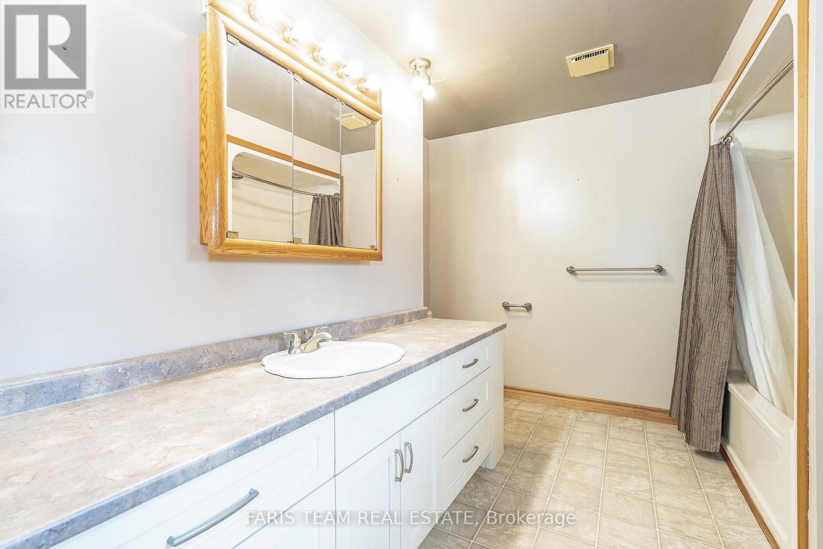 168 Lakeshore Road W, Oro-Medonte, Ontario  L0L 2E0 - Photo 14 - S12133105