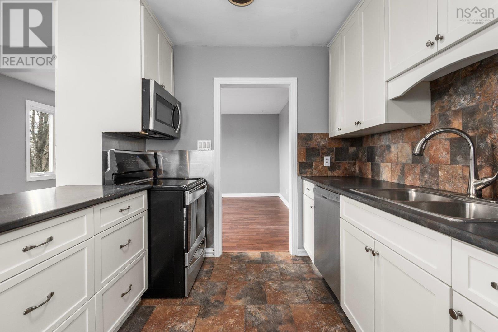 9 Kidston Road, Halifax, Nova Scotia  B3R 2A5 - Photo 11 - 202510265