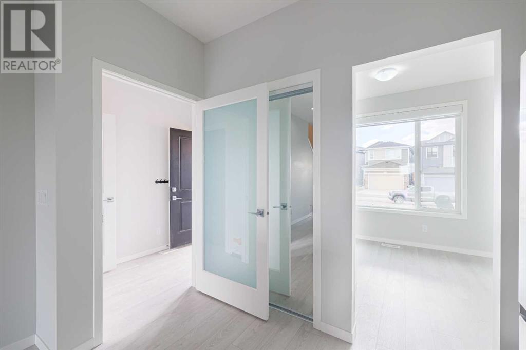 Property at 120 Edith Place NW image 3