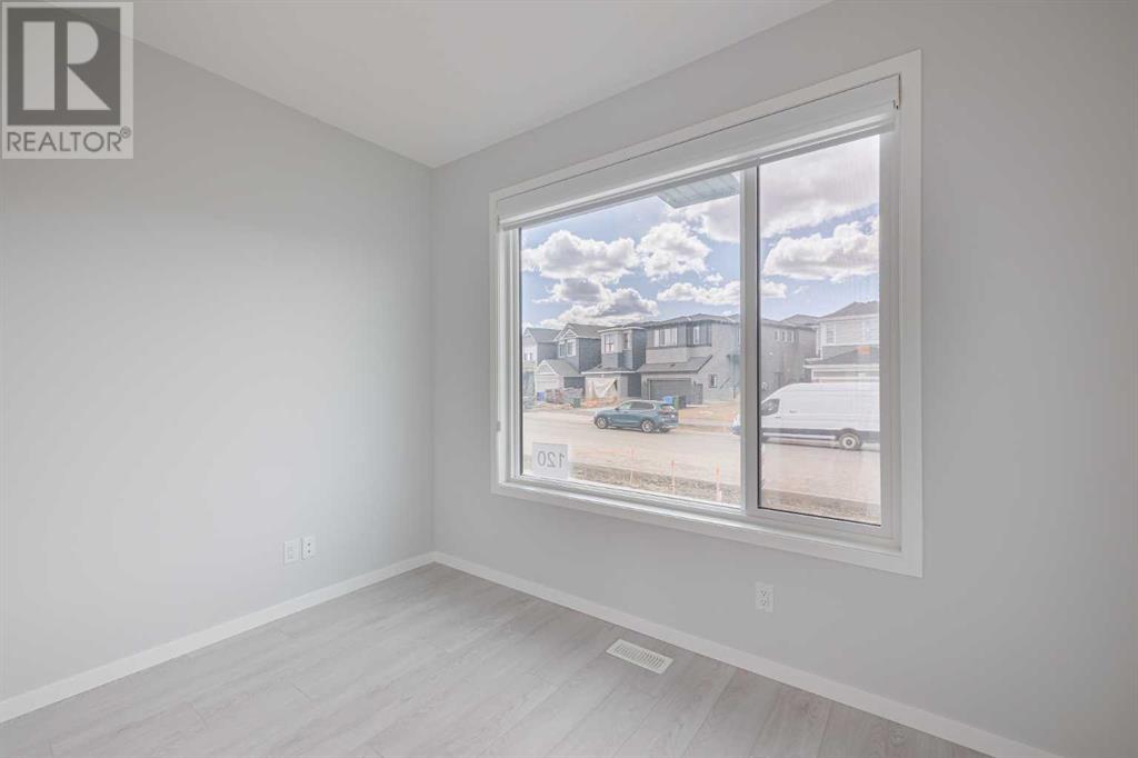 Property at 120 Edith Place NW image 4