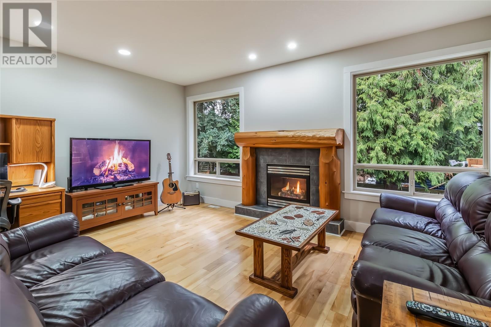 Property at 121 Hamilton Ave image 2