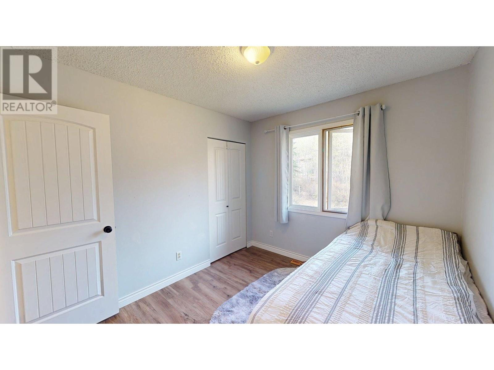 13223 Lakeshore Drive, Charlie Lake, British Columbia  V0C 1H0 - Photo 22 - R3000217