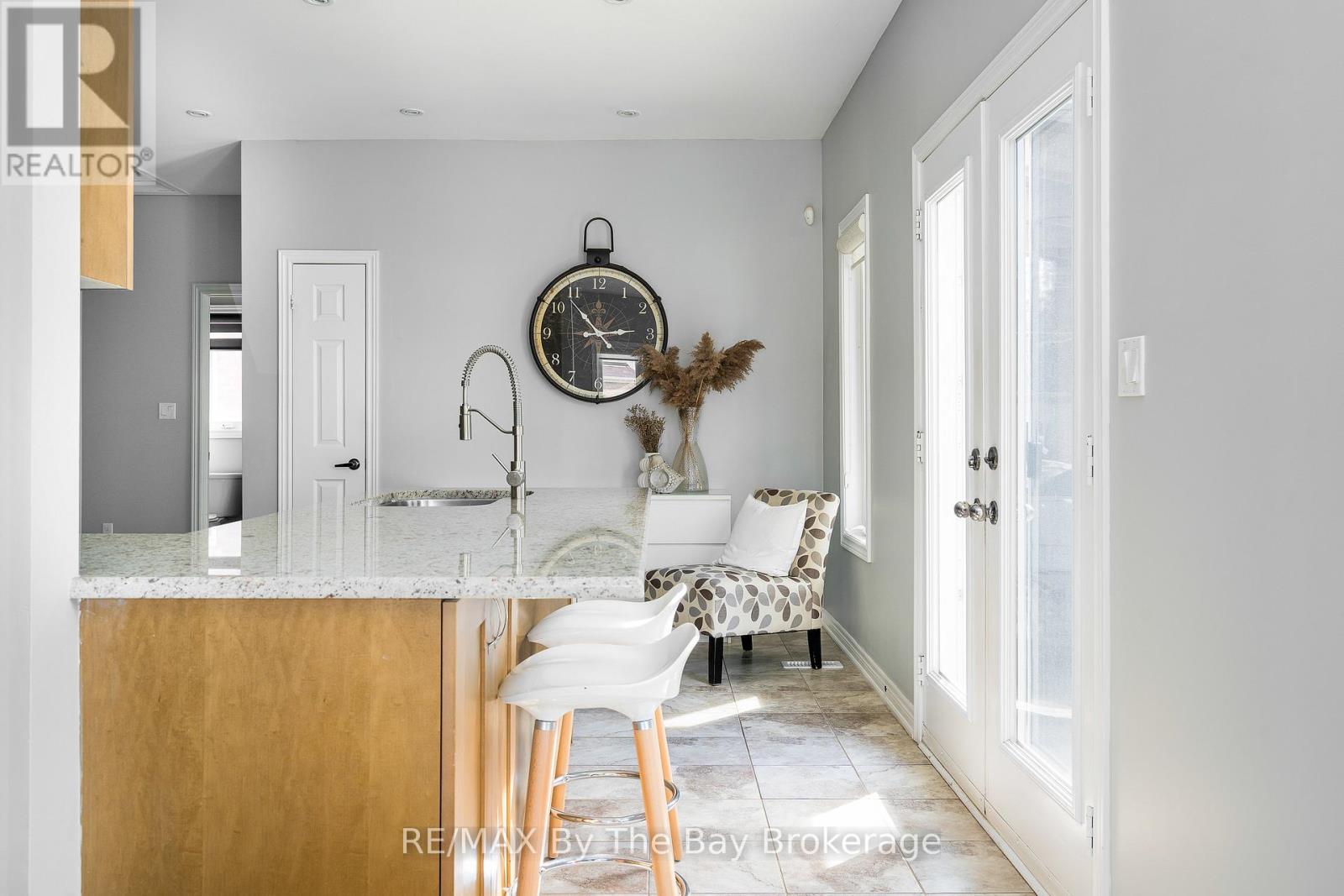 35 Falvo Street, Wasaga Beach, Ontario  L9Z 0G8 - Photo 10 - S12134326