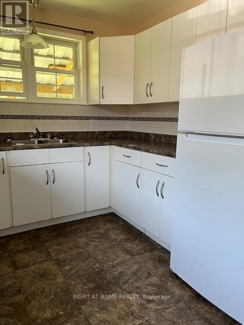 72 Kelly Street, Madawaska Valley, Ontario  K0J 1B0 - Photo 11 - X12109853