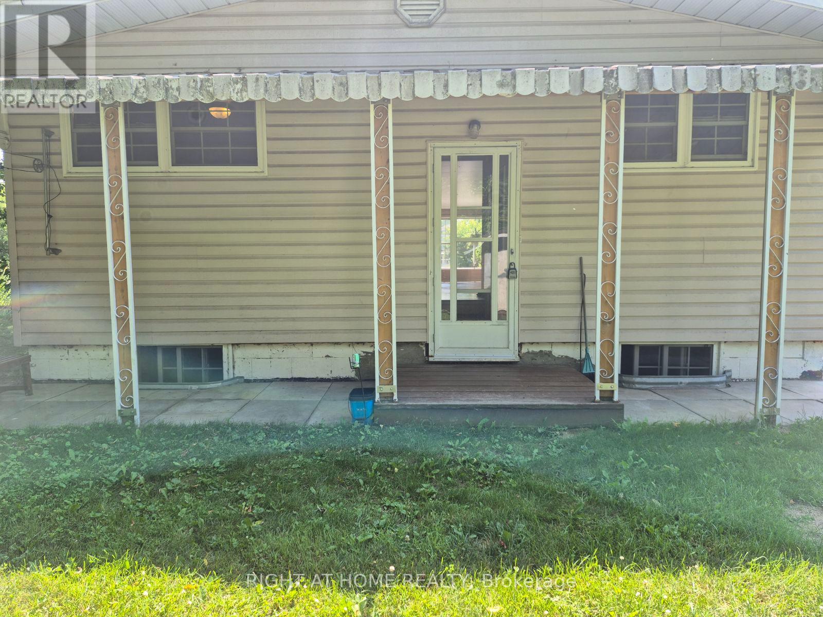 72 Kelly Street, Madawaska Valley, Ontario  K0J 1B0 - Photo 3 - X12109853