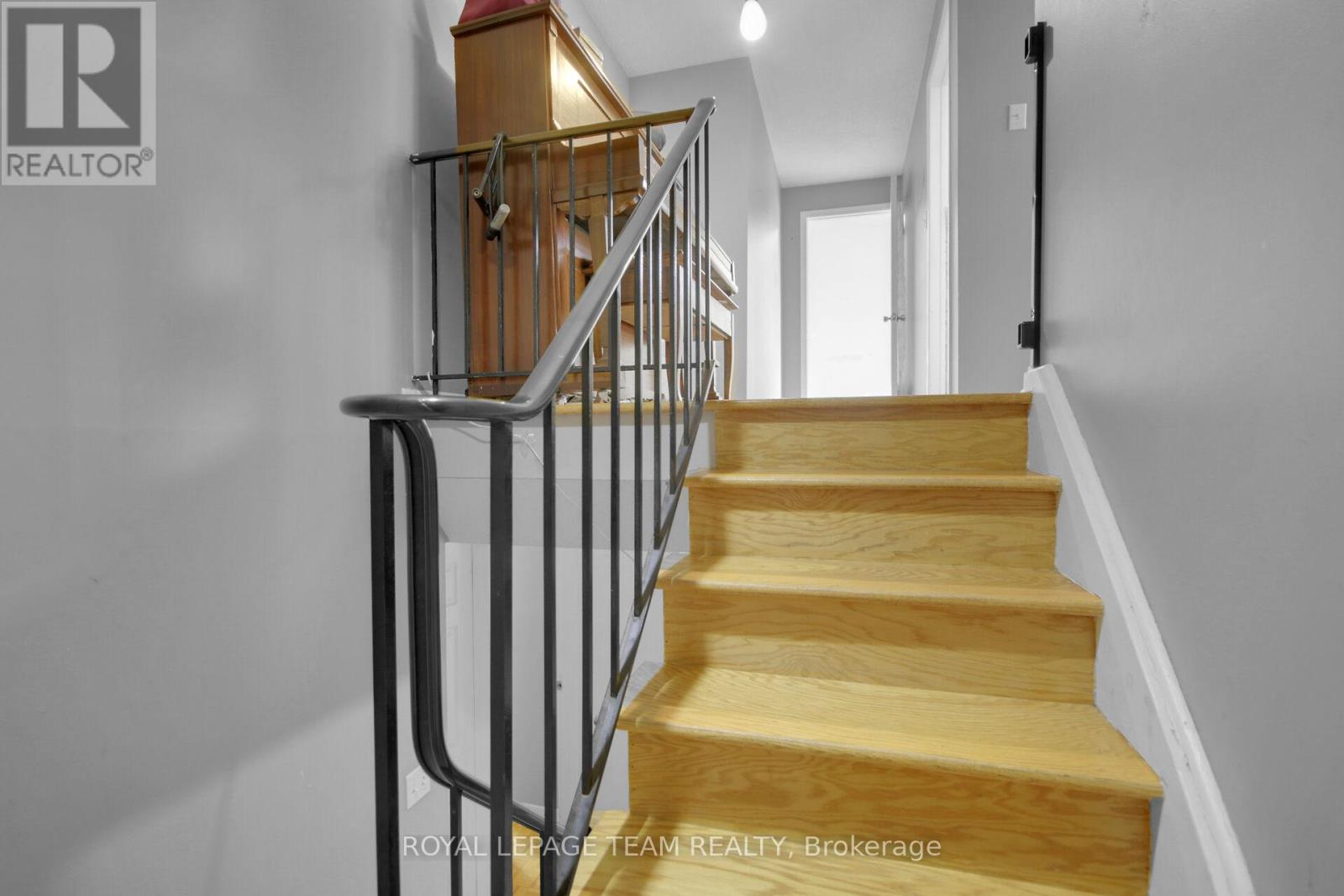 52 Bowhill Avenue, Ottawa, Ontario  K2E 6S7 - Photo 24 - X12134344
