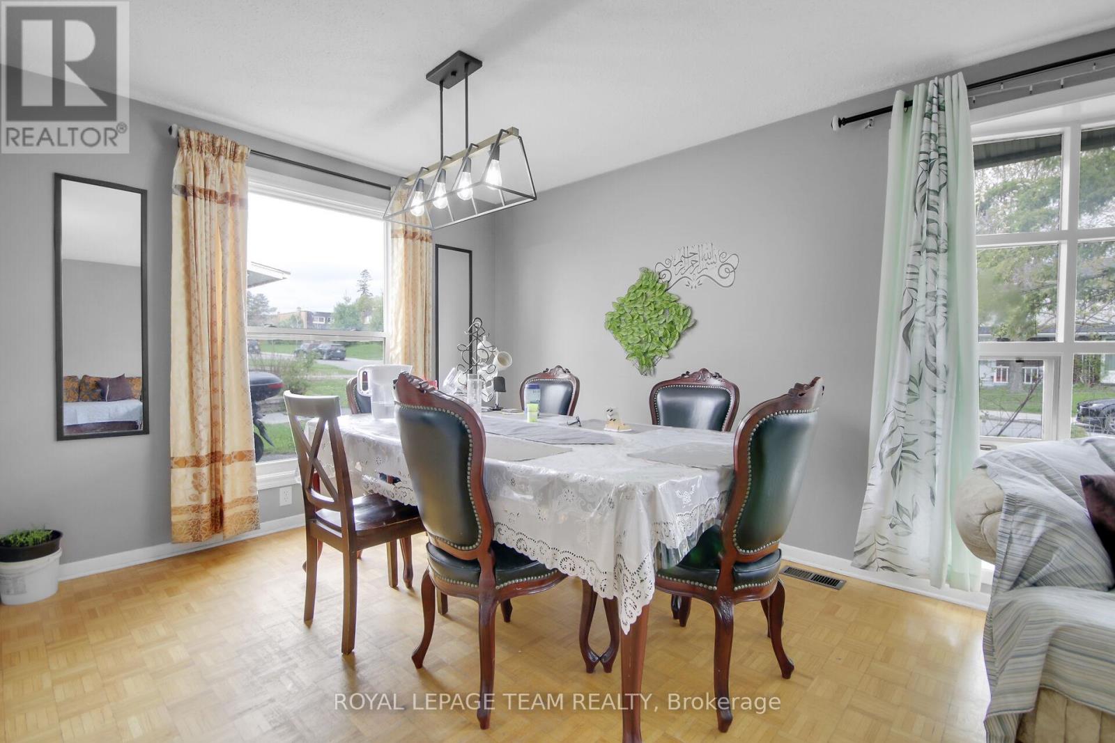 52 Bowhill Avenue, Ottawa, Ontario  K2E 6S7 - Photo 8 - X12134344